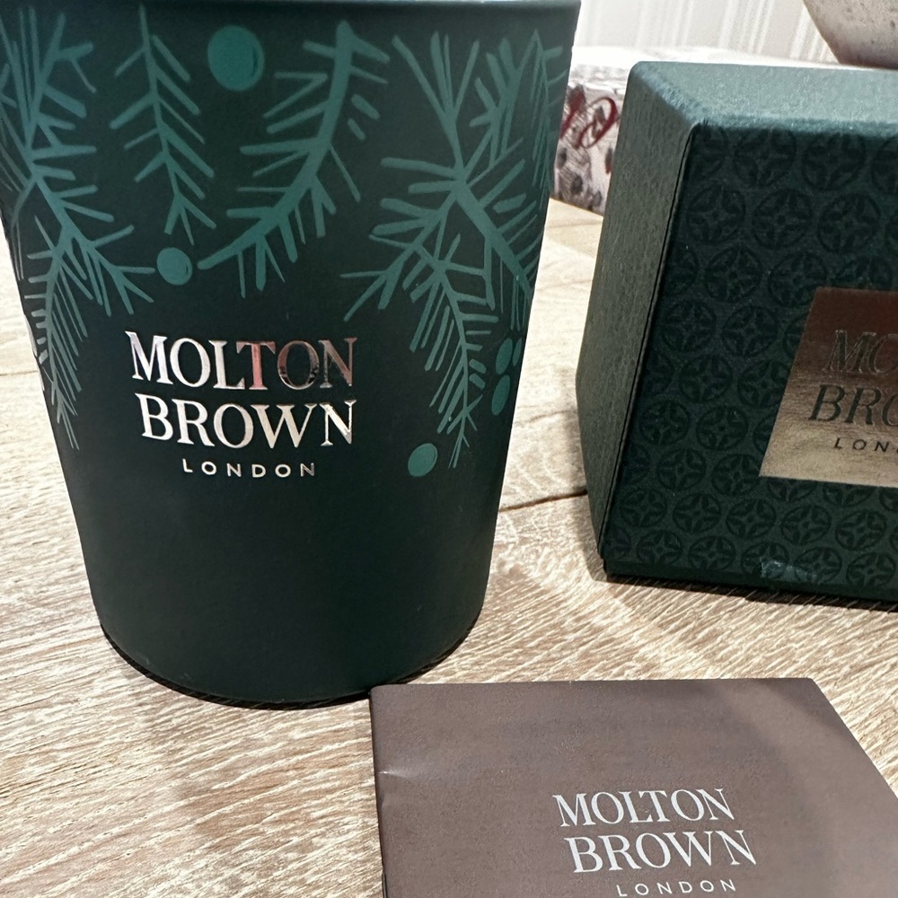 Molton Brown Emerald Candle with Box - Picture 6 of 7